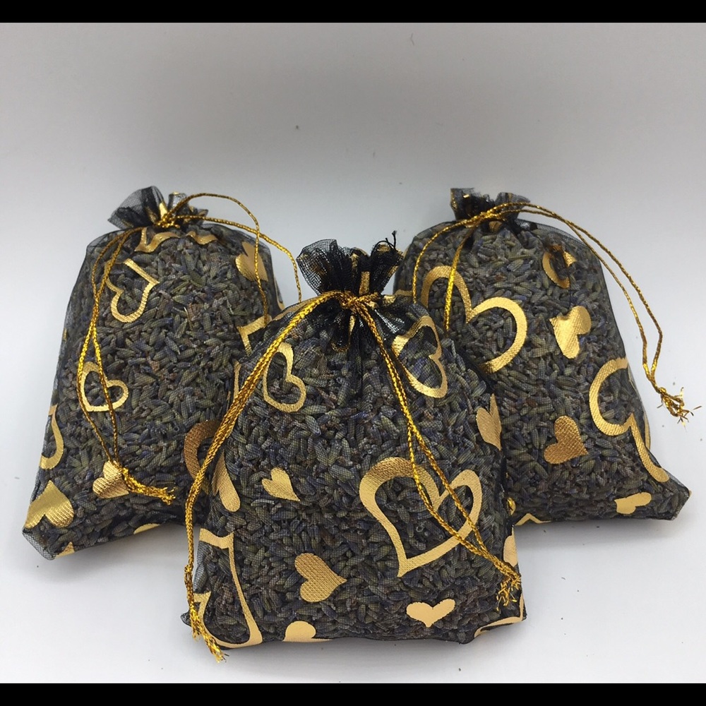 Lilly’s Lavender 3 Sachets Black Bags Gold Hearts - Picture 1 of 4